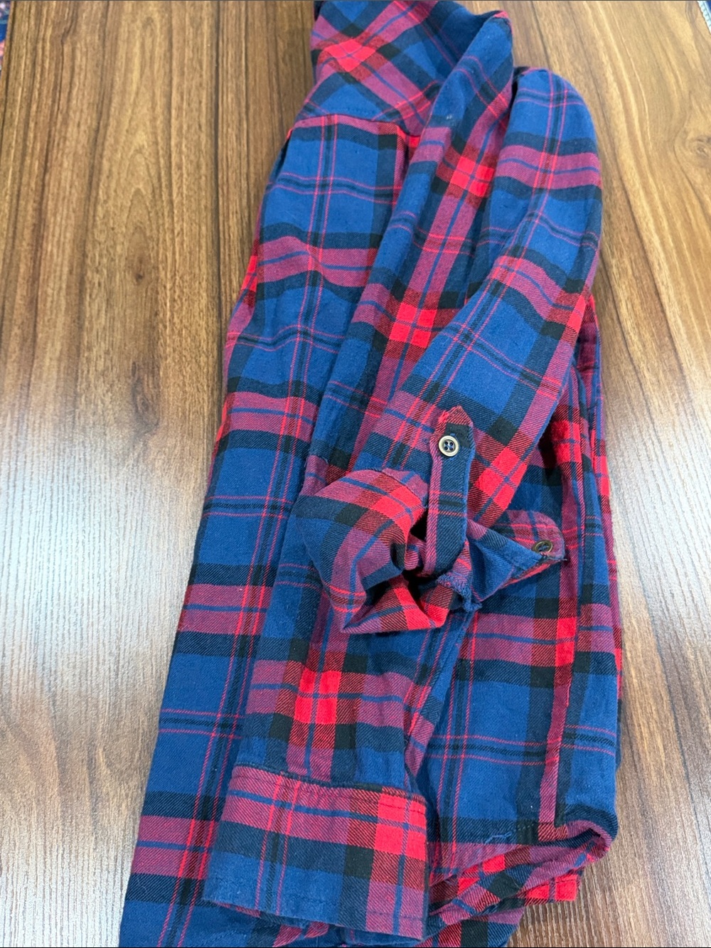 Love Tree Red and Navy Plaid Button-Up Shirt Size Small - Picture 8 of 8